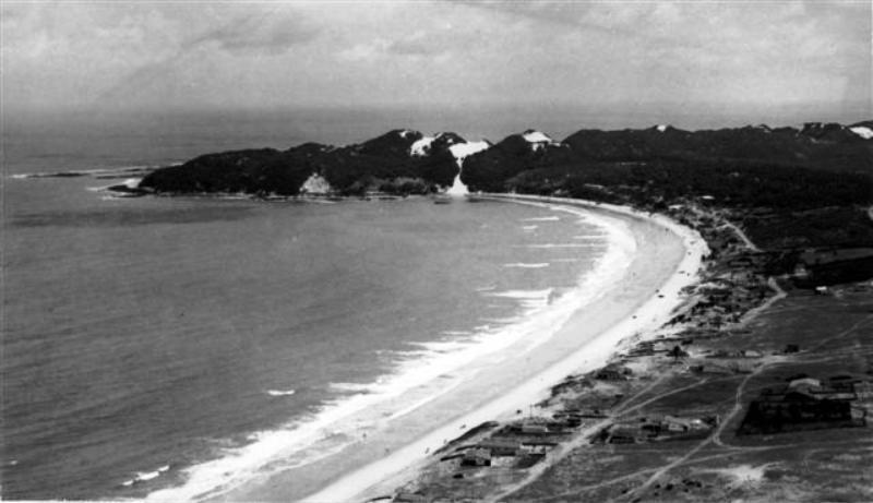 324 formada pelo conjunto residencial de classe média, produzido no final da década de 1970, no esteio da política habitacional do BNH e dos INOCOOPs 96 ; de outro lado, a Zona Especial de Interesse