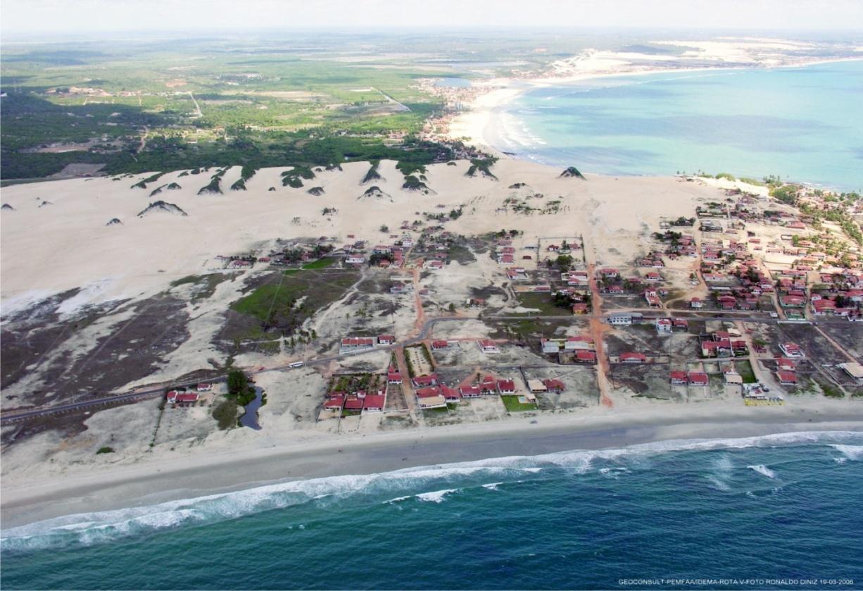 ANEXO A Imagem de dunas na RMN Natal. Via Costeira com Morro do Careca (Ponta Negra) ao fundo. (198?