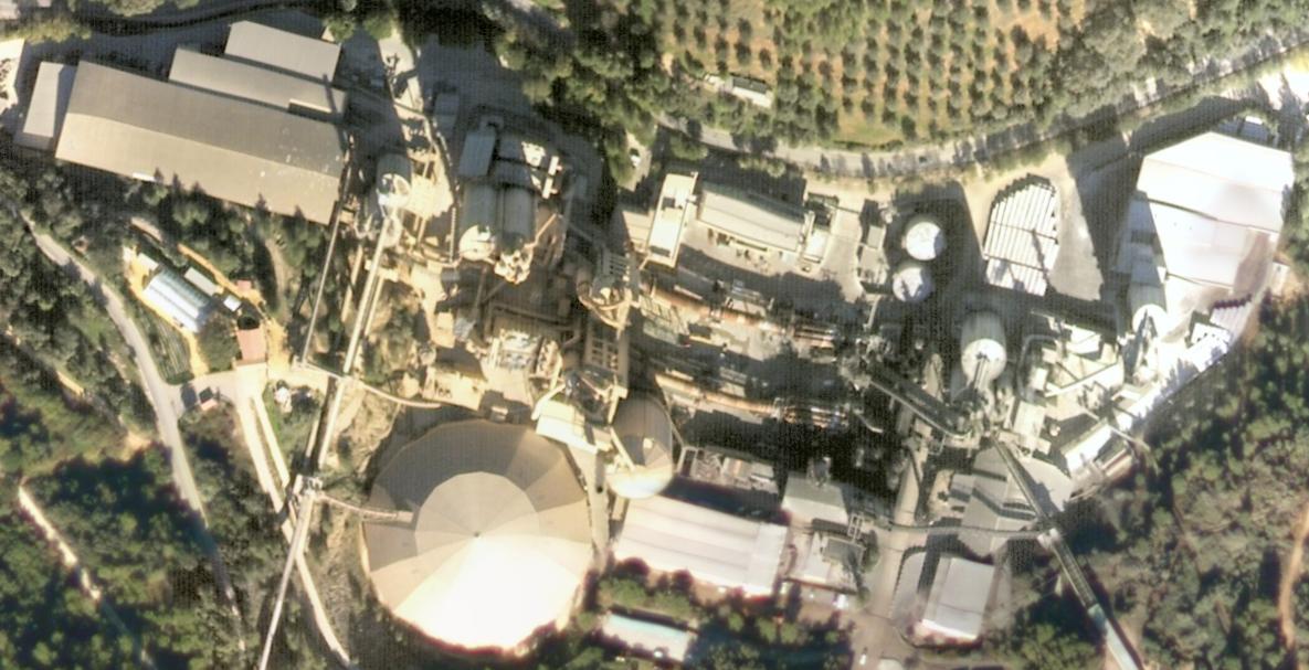 As imagens 7.2 e 7.3 mostram uma vista aérea retirada através do Google Earth da área de laboração da SECIL-Outão.