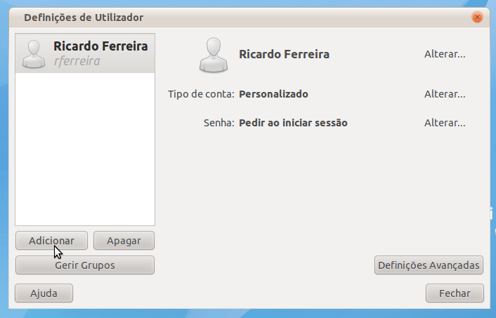 Para executar o Utilizadores e Grupos, deve-se deslocar ao menu no canto superior esquerdo ir pelo seguinte caminho Sistema Administração Utilizadores e Grupos, seleccionar Adicionar ou Apagar.