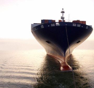I. TENDÊNCIAS GLOBAIS A frota de navios em circulação pelo Mundo decresceu cerca de 12% desde 2009 e, apesar de já se registar uma ligeira recuperação da actividade transportadora, esta ainda não