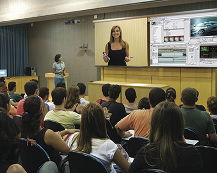 Ensino a Distância Via Satélite CASOS DE SUCESSO Universidade Interativa COC Com suas atividades iniciadas em 2006, hoje a Universidade Interativa COC realiza, através do satélite Amazonas,