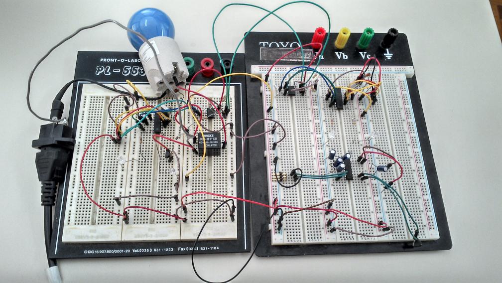 Figura 15 - Projeto do circuito do PIC16F628 mestre Inicialmente, o circuito foi montado em protoboard (Figura 16).