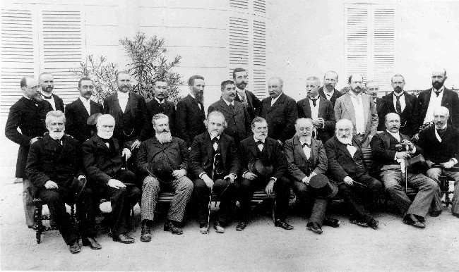 1875 - Portugal assinou a Convenção do Metro grupo de 17 países signatários Convenção do Metro Estabelece o quadro para a colaboração global na ciência da medição e suas aplicações