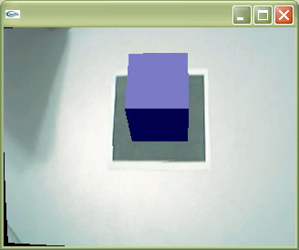 (c) Figura 1-7 Resultado da execução do programa simple.exe mostrando (a) a imagem da cena com um marcador; (b) a imagem limiarizada e (c) o cubo virtual sobreposto ao marcador.