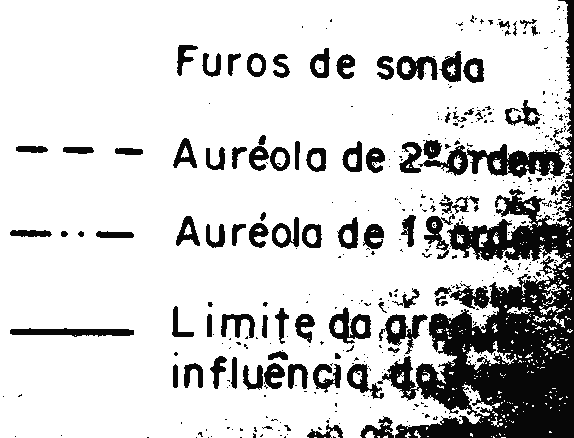 Krigagem de malha quadrada de sondagem O teor na área de influência do furo A, depende não apenas dos