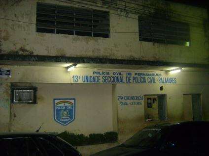 DELEGACIA DE CATENDE DELEGACIA DE POLÍCIA DE CATENDE EFETIVO DELEGADO = 01 AGENTE DE POLÍCIA = 05 ESCRIVÃO DE POLÍCIA = 01 TOTAL EFETIVO = 07 - POLICIAIS EQUIPAMENTO COLETE = 02 VIATURA = 02