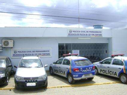 DELEGACIA DE TORITAMA DELEGACIAS DE POLÍCIA DE TORITAMA EFETIVO DELEGADO 01 AGENTE DE POLÍCIA 11 ESCRIVÃO DE POLÍCIA 01 TOTAL EFETIVO - 13 POLICIAIS EQUIPAMENTO COLETE 03 VIATURA 03 CARACTERIZADA