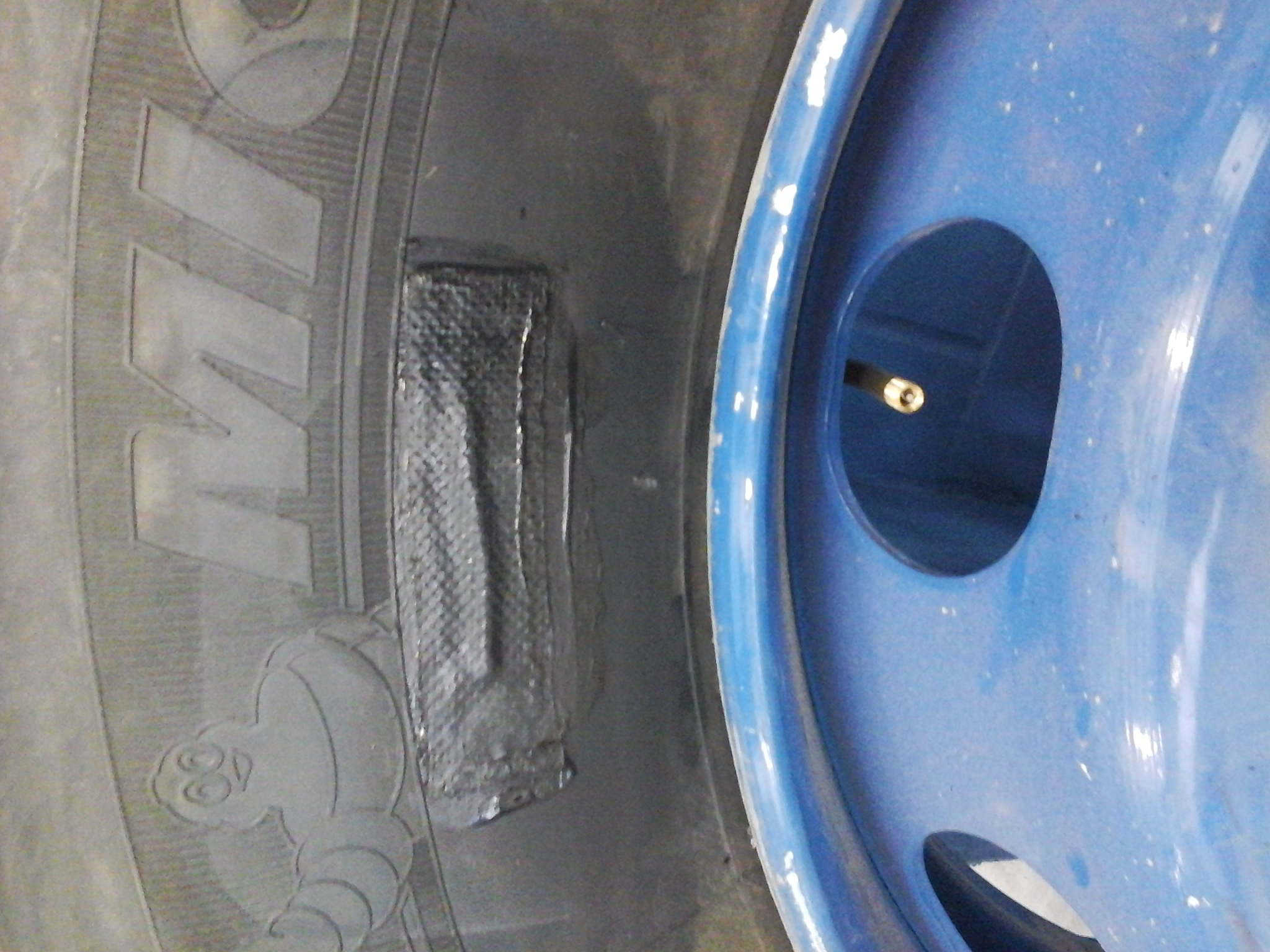 São vulcanizados os chips ATS de pneus com os pneus montados nos respectivos veículos.