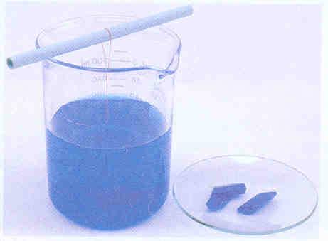 CRISTALIZAÇÃO ( MISTURA HOMOGÊNEA) Cristalização fracionada: A mistura de sólidos é dissolvida em água e a solução é submetida à evaporação.