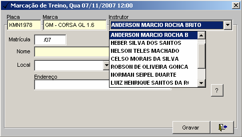 Para agendar uma aula prática, clique com o mouse na célula correspondente ao dia e hora que deseja e confirme a seleção clicando no botão Marcar Clique na seta localizada no