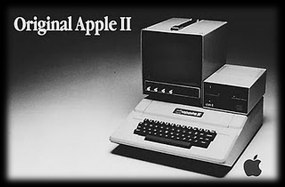 O Apple II passou a ser fabricado em 1977. A primeira peça foi vendida no dia 5 de junho do mesmo ano.