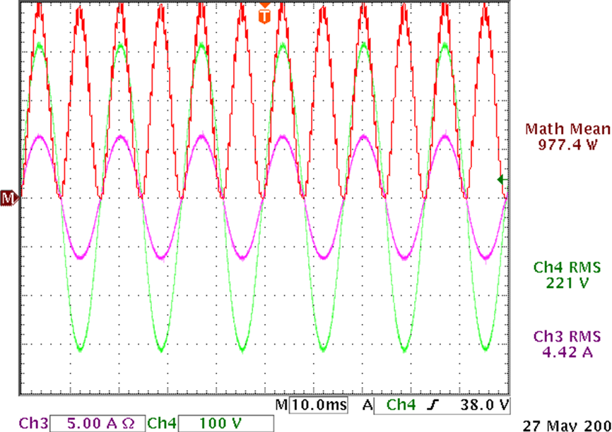 A Fig. 5. apresenta as formas de onda da tensão e corrente de saída do inversor de tensão. E a Fig. 5.3 apresenta as formas de onda de tensão, corrente e potência de saída para a operação com carga nominal.