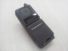 UM POUCO DE HISTÓRIA - 1991 O GSM (Sistema Global de Comunicações Móveis, em português) era o padrão europeu para a telefonia celular digital.