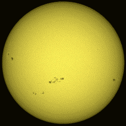 Movimento aparente Rotação do Sol e da Terra vista do ponto de vista geocêntrico: o Sol parece girar na direção