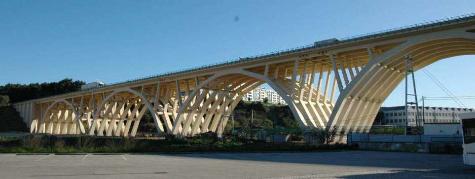 A1 Sublanço Lisboa / Alverca Viaduto sobre o Rio Trancão Viaduto sobre o Vale o Rio Trancão está em serviço desde 1959, possuindo um comprimento total de 329 m Obra de Arte executada integralmente em