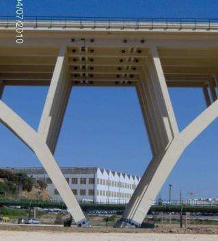 A1 Sublanço Lisboa / Alverca Viaduto sobre o Rio Trancão Solução de reforço estrutural (1/2) Isolamento de base e amortecimento