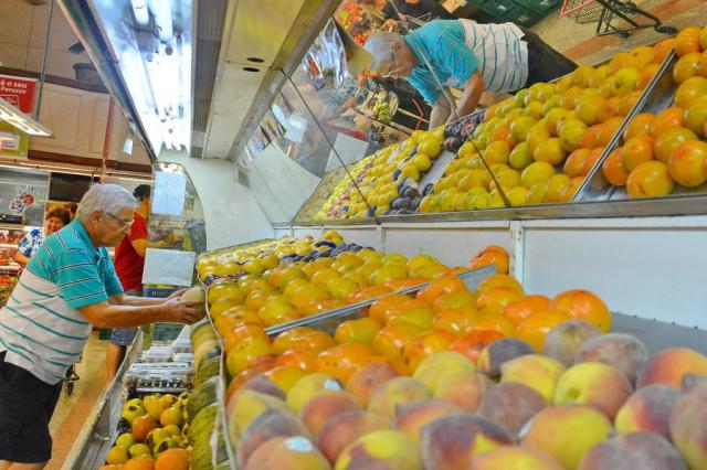 Inflação provoca mudança de hábitos ao ir ao supermercado em Santa Maria Confira quais são as três principais atitudes adotadas por consumidores nos últimos meses por Juliana Gelatti e Liciane Brun