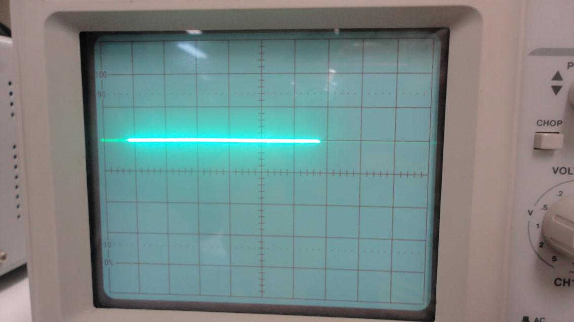 39 mostra o sinal regulado obtido e testado em laboratório, usado para alimentar os dispositivos elétricos do projeto. Figura 3. 7 - Sinal regulado 3.2.