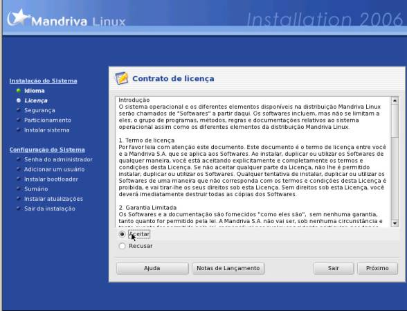 9. Marque a opção Aceitar confirmando que concorda com o contrato e clique no botão Próximo. Caso não concorde com o contrato, você não poderá instalar o Mandriva.