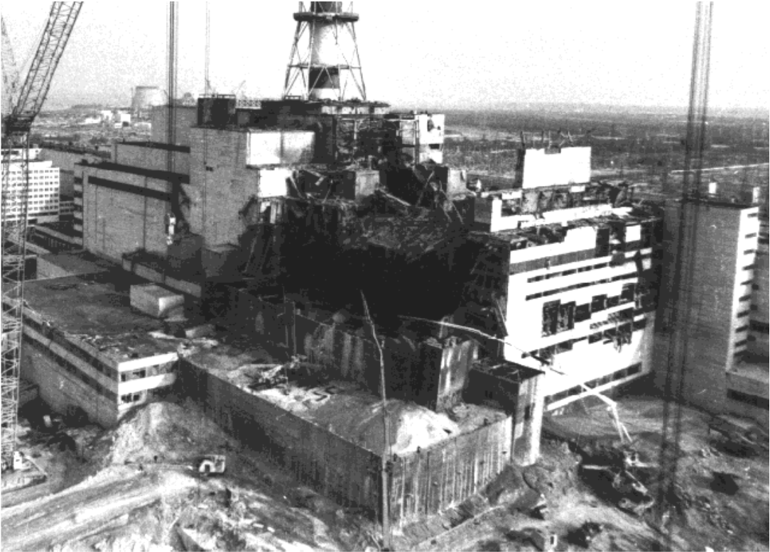 Principais Acidentes Ambientais Abril 1986 - Chernobyl, na Ucrânia, Um dos reatores da usina explodiu, liberando radioatividade em quantidade superior à