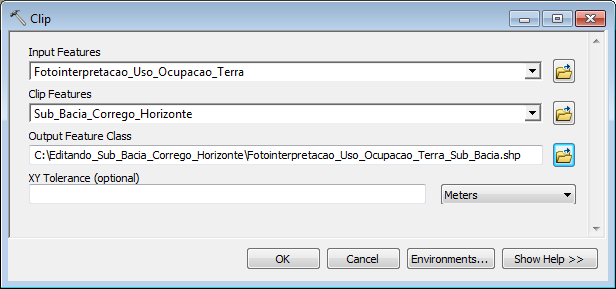 No dropdown da opção Clip Features, selecione o shapefile Sub_Bacia_Corrego_Horizonte; 4.