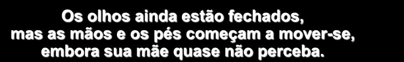 Os olhos ainda estão fechados, mas as mãos e os