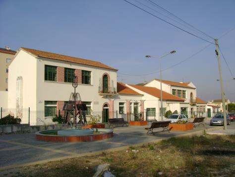 O edifício escolar, do tipo Centenário, foi inaugurado em julho de 1959 e restaurado no ano letivo de 2002/03.