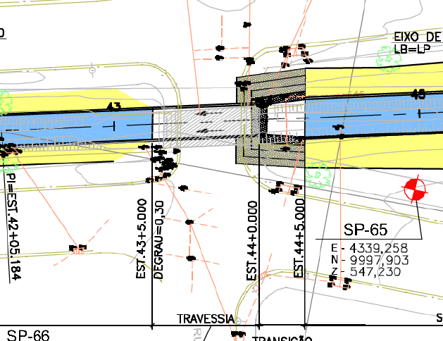 Travessia da estaca a 43+5,00 a 44 As seções transversais de medição adotadas nas estacas 43+5 e 44 referem-se a situações com contenção lateral em gabião.