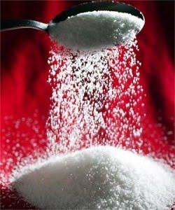 * Açúcar Refinado: É extraído das últimas etapas do processo e por isso sobram poucos nutrientes Aditivos químicos, como o enxofre, tornam o produto branco e o sabor característico O refinamento