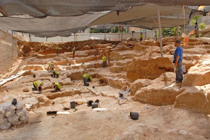 Logo fora dos muros da cidade de Jerusalém havia um