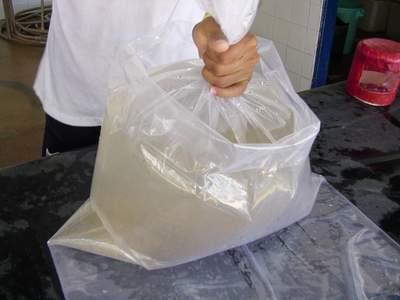 Embalagem de pós-larvas Saco: 30 litros; 1/3 água; 2/3 ar