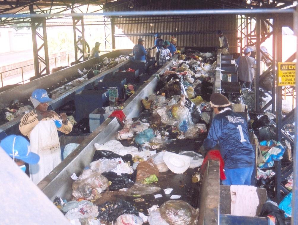 Reciclagem do Lixo Pode ser efetuada a partir da coleta seletiva ou por meio de unidades de