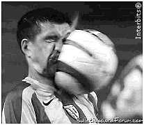 18. (Uftm 2011) Após a cobrança de uma falta, num jogo de futebol, a bola chutada acerta violentamente o rosto de um zagueiro.