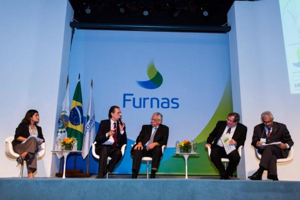Dia 1 Segunda Feira, 29 de Abril de 2013 O primeiro dia do Forum de Comercialização de Energia Eólica contou com uma solidade de Abertura proferida pelo Sr.