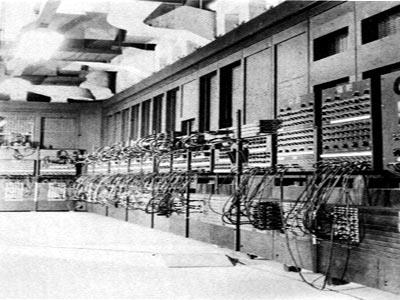 3.HISTÓRICO DOS COMPUTADORES Histórico Foi criado em fevereiro de 1946 pelos cientistas norteamericanos