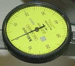 Instruções - Método B Relógio Comparador B1) - Passo: Fixar o relógio comparador com uma base metálica para que o mesmo não se movimente.