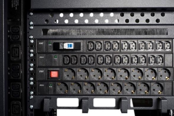 Escalabilidade e Acessórios A possibilidade de adaptar e evoluir a sua instalação nos armários OLIRACK foi prevista na concepção e fabrico.