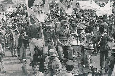 Irã Revolução Islâmica e oposição ao Ocidente Até 1979 o Irã foi um dos principais aliados dos Estados Unidos entre os países do Oriente Médio.