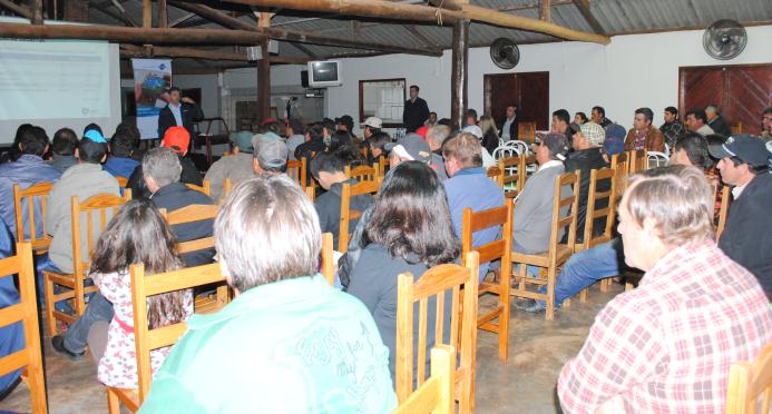 Taquarituba e Joaquim Távora promovem palestras para pecuaristas Palestra: Distúrbios entéricos em bezerros e suas soluções - Joaquim Távora Foi realizada na última terça-feira, ministrada por