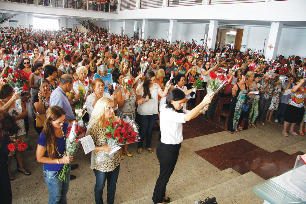 Comunidade Nossa Senhora da Penha celebra a padroeira N @B @C :;- D? Penha comemora a padroeira, ce- N 78 9:; < =>.