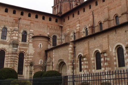 Saint-Sernin de Toulouse As igrejas de peregrinação foram muito características desse período.