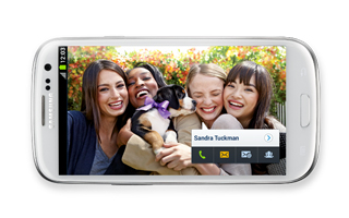 Nunca foi tão fácil ligar para os seus contatos Quando estiver enviando uma mensagem a alguém e em vez disso decidir telefonar, basta encostar o telefone no ouvido para que o Galaxy S III faça a