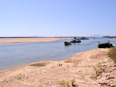 Rio Machado atinge cota de alerta e preocupa em Ji-Paraná (RO)14/01/2010 Desde as nascentes na região de Vilhena, os rios Comemoração e Melgaço, que juntos formam o Machado, estão com nível muito