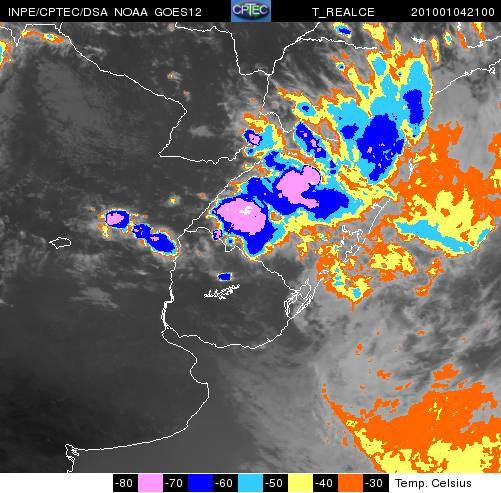 04/01/2010-Chuva causa alagamentos e raio mata um em Caxias do Sul (RS) Um temporal que durou cerca de 30 minutos causou prejuízos e uma morte em Caxias do Sul (RS), no domingo (2).