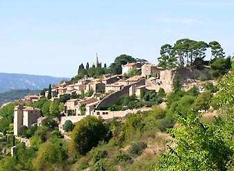 Desfrute da antiga capital dos Condes de Provence e de sua herança cultural refinada: avenidas majestosas, elegantes mansões e pequenas praças e esplanadas animadas.