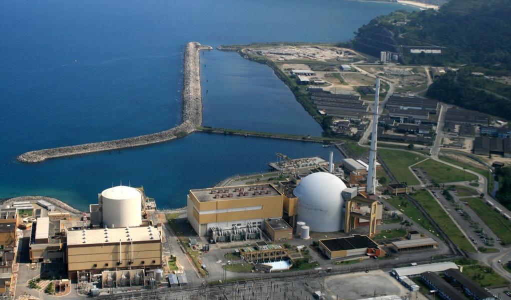 Usina Nuclear 40 A energia nuclear provém da fissão nuclear do urânio.