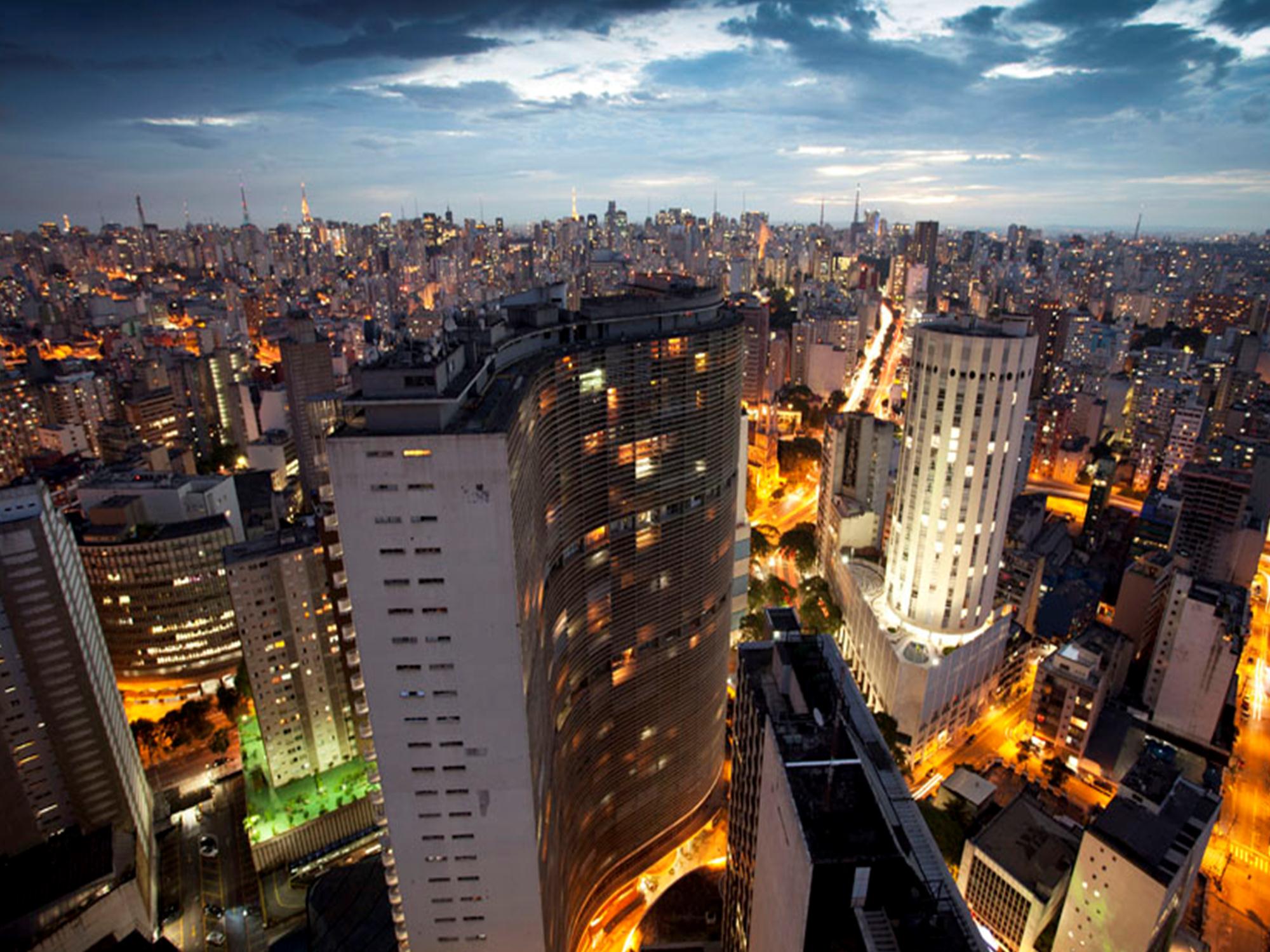 CIDADE DE SÃO PAULO 7ª maior cidade do MUNDO 11,3 MILHÕES de habitantes 6% da população brasileira PIB: USD 208 milhões 12% do PIB do BRASIL 60% das MULTINACIONAIS