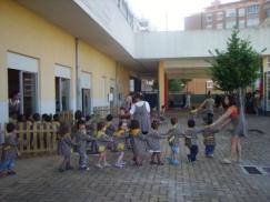 2.2. EXERCÍCIOS DE EVACUAÇÃO Em cada ano letivo devem realizar-se, pelo menos, dois exercícios para treino em cada escola, um no decurso do primeiro período e outro no segundo período.