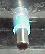 5.2.2. Confecção do modelo fotoelástico Após 24 horas, o anel de borracha de silicone foi removido, lubrificado e posicionado na perfuração da base do modelo.